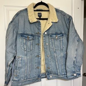 NEVER WORN Gap fleece-lined denim jacket